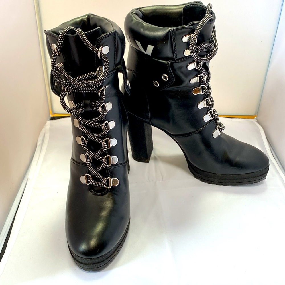 DNKY Black Like New, Lace up Boots, Women’s sz 7, 4 inch heel